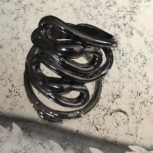 Black swirl ring